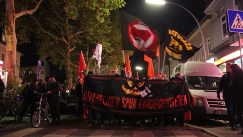 Hamburg: Hunderte Demonstranten feiern "Antifaschistisches Halloween" 