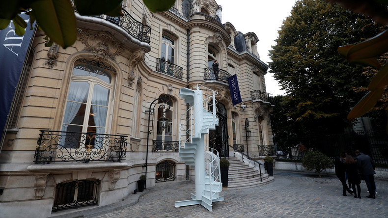 Ein Stückchen Paris zum Mitnehmen: Original Treppenstück des Eiffelturms wird versteigert 