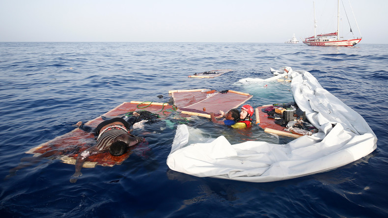 Überlebende Migranten beschuldigen US-Navy, ihre Hilfeschreie ignoriert zu haben