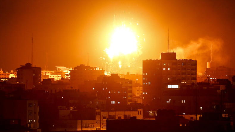 Israelische Luftwaffe bombardiert Gaza: Hamas beschießt israelischen Bus mit Panzerabwehrrakete