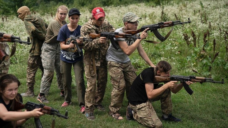 Ukrainisches Indoktrinationscamp für Kinder: "Russen sind keine menschlichen Wesen"