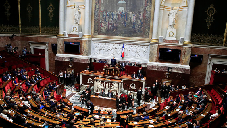 "RT im Visier" - Frankreich beschließt umstrittenes Gesetz gegen "Fake News"