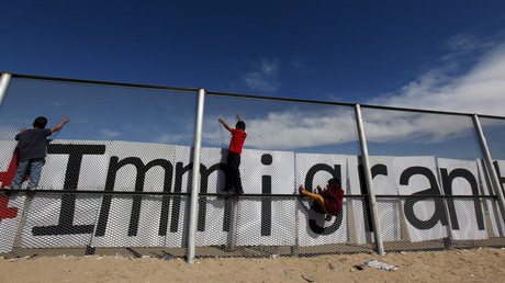 Slavoj Žižek: Migration wird so lange zunehmen, bis die reiche Welt den "eine Welt"-Gedanken annimmt