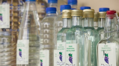 Patient trinkt Raki statt Kontrastmittel und landet auf Intensivstation