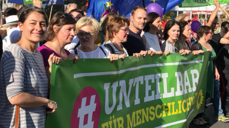 UN-Migrationspakt: Grüne fordern Umsetzung in deutsches Recht – und bestätigen damit die Kritiker
