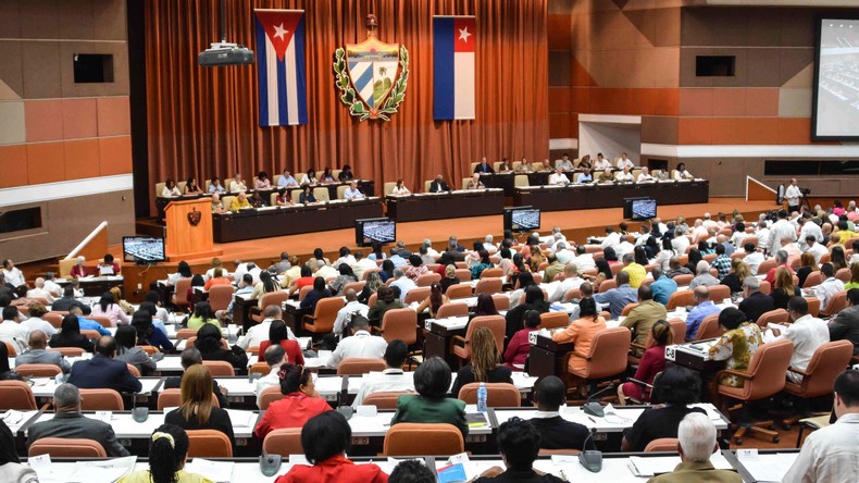 Kubas Parlament segnet Verfassungsentwurf ab 