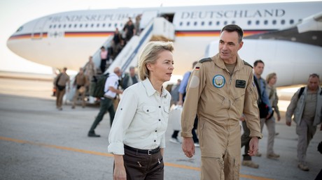 Nach Airbus-Panne mit Kanzlerin Merkel: Von der Leyen nimmt Flugbereitschaft in Schutz