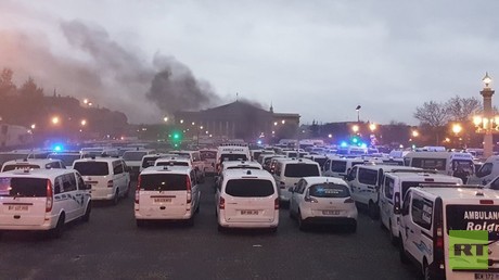 Proteste in Paris weiten sich aus: Hunderte Rettungswagen blockieren Place de la Concorde