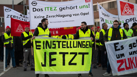 Opel-Arbeiter demonstrieren gegen Teilverkauf des Entwicklungszentrums
