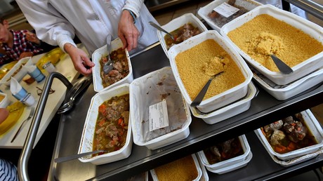 Rattenkot in Küche und Insekten auf Brot in Schulkantinen Italiens