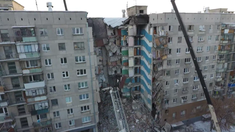 Die Tragödie von Magnitogorsk: Drohne filmt Ausmaß des Wohnhaus-Einsturzes mit mindestens 38 Toten