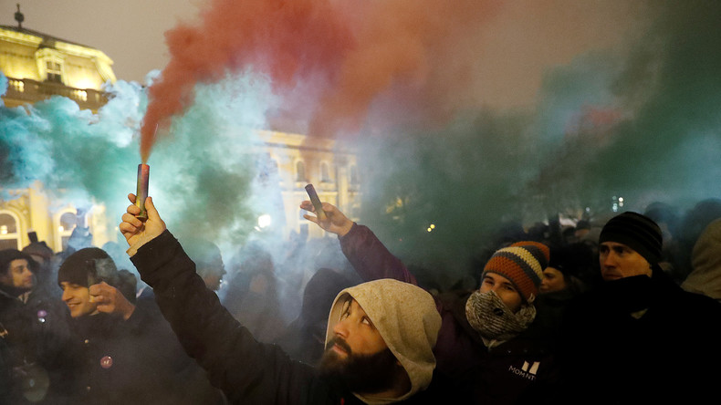 LIVE: Proteste in Budapest gegen "Sklavengesetz"