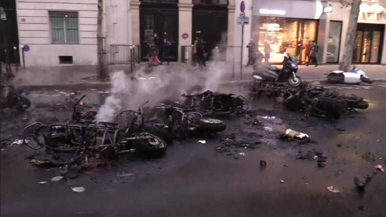 "Es sah aus wie im Bürgerkrieg" – Heftige Zusammenstöße bei Gelbwesten-Protesten in Frankreich