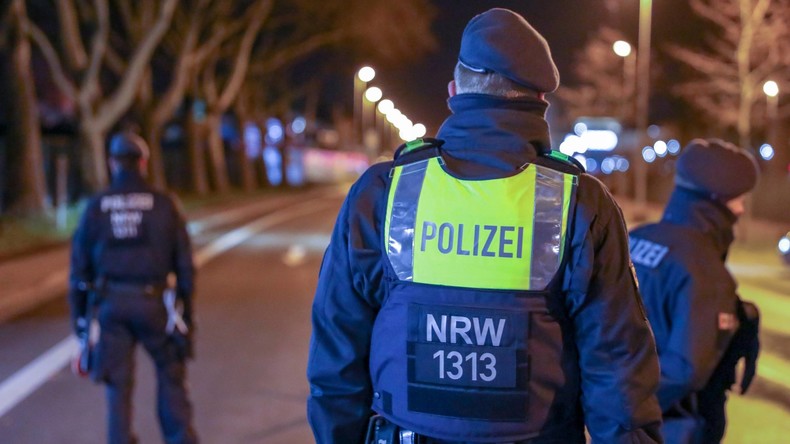 Serie von Bombendrohungen an deutschen Landgerichten - in Kiel mit Neonazi-Unterzeichnung