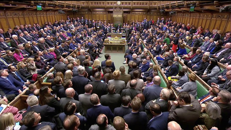 Großbritannien: Parlament lehnt mit überwältigender Mehrheit Brexit-Vereinbarung ab