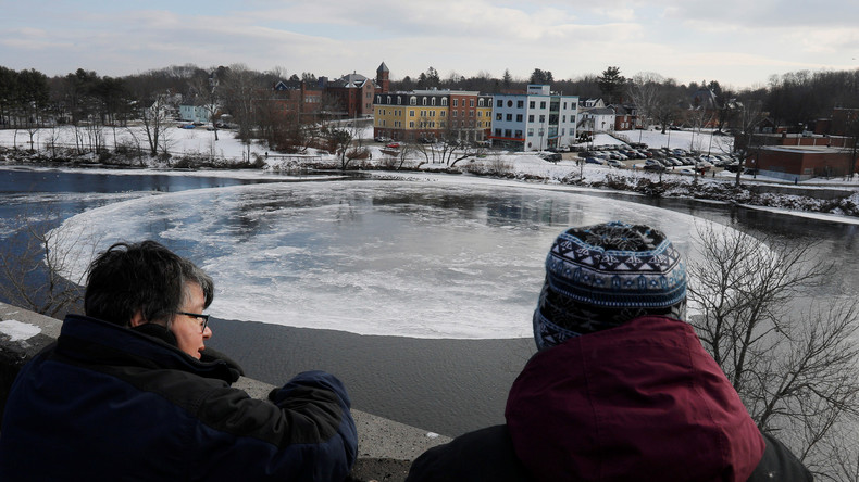 Rotierende Eisscheibe in US-Fluss sorgt für Aufsehen 