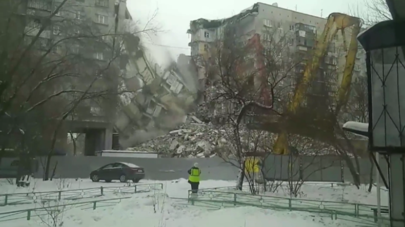 Nach tödlichem Teileinsturz von Wohnhaus in Magnitogorsk: Restlicher Gebäudeteil eingestürzt