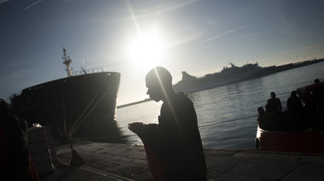 Migranten in Booten über Ärmelkanal geschleust: Britische Polizei nimmt zwei Männer fest