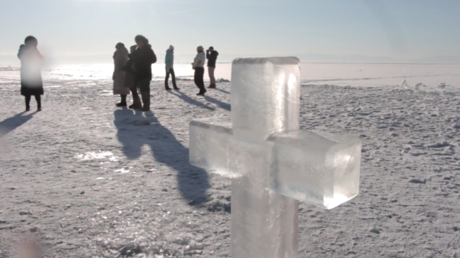 "Wie Messerstiche!" - US-Amerikaner verliert "Jungfräulichkeit" bei Winterbad im Baikal See