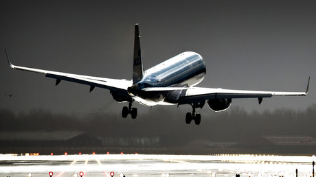 Erschreckendes Video: Pilot kämpft beim Start gegen den Wind