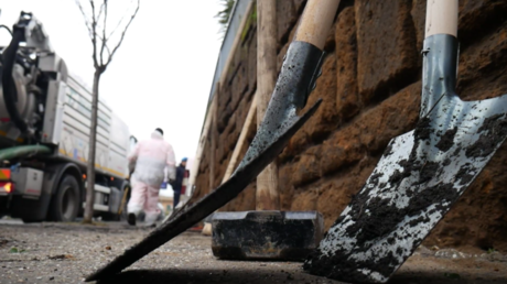 Italien: Häftlinge werden eingesetzt, um Roms Schlaglöcher zu reparieren