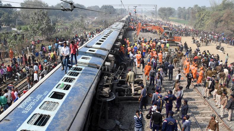 Zug in Indien entgleist - mindestens sieben Tote 