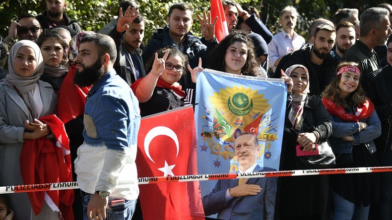 Professor im RT-Interview: Verbundenheit Türkeistämmiger mit Deutschland nimmt ab
