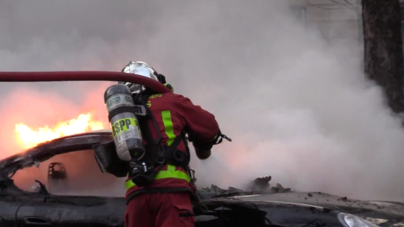 Frankreich: Chaos und Verletzte in Lyon – brennende Fahrzeuge in Paris