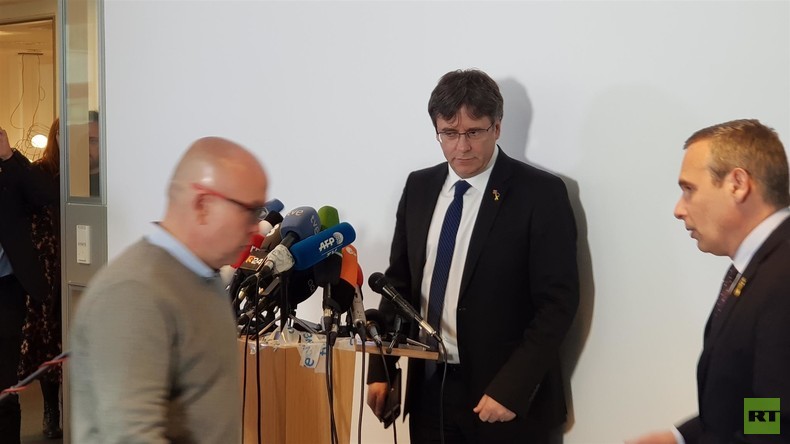 Carles Puigdemont in Berlin: Ich kämpfe weiter für die Unabhängigkeit Kataloniens (Video)