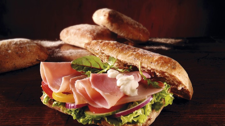 Slowenien: Abgeordneter prüft Aufmerksamkeit von Verkäufern und stiehlt Sandwich – Rücktritt