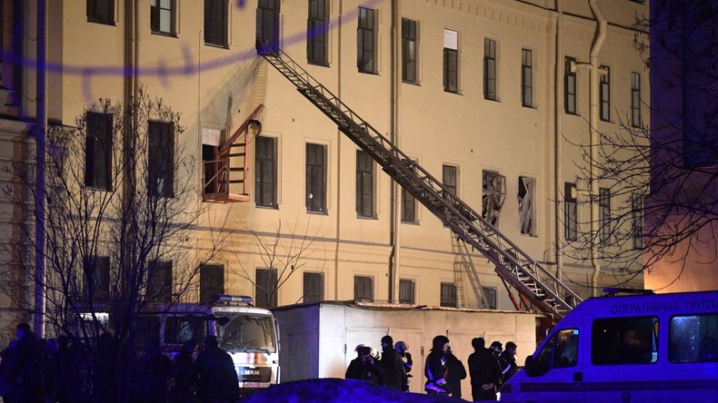 Katastrophenschutz: Keine Todesopfer beim Dacheinsturz im Uni-Gebäude in Sankt Petersburg