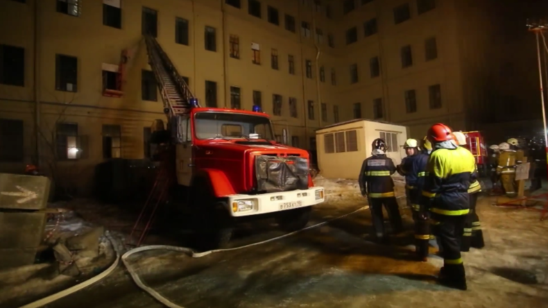 Russland: Rettungskräfte räumen eingestürztes St. Petersburger Universitäts-Gebäude