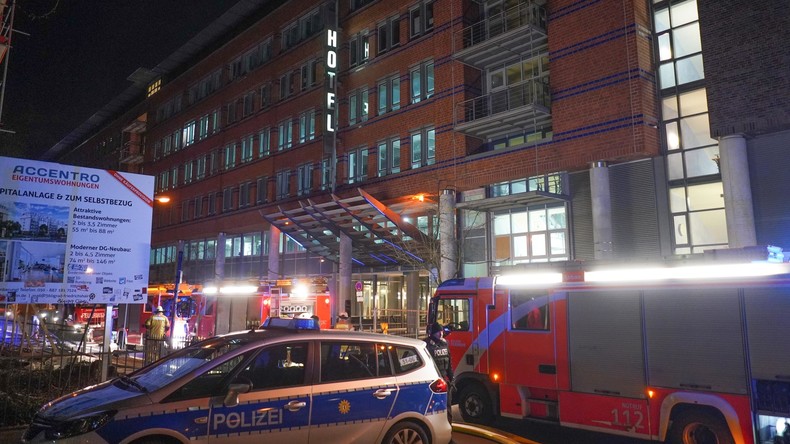 Berliner Feuerwehr rettet sechs Menschen aus brennendem Hotelzimmer 