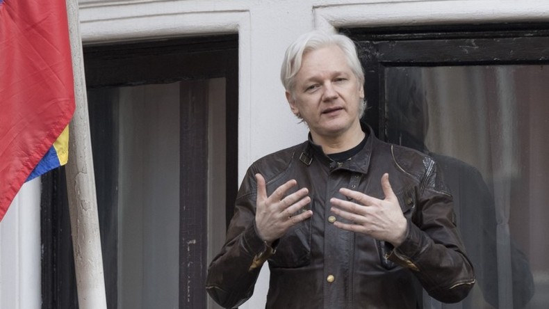 Julian Assange mit neuem australischem Reisepass ausgestattet