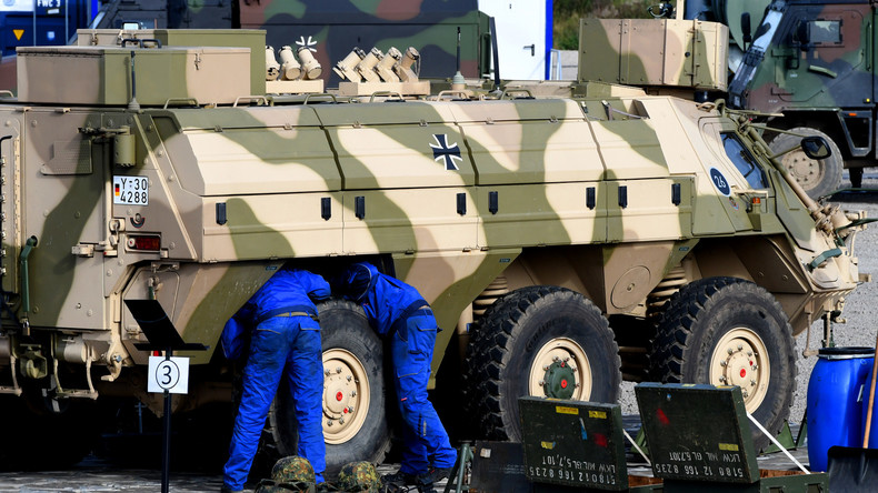 Bundespressekonferenz: Bundeswehr darf eigene Panzer und Flugzeuge nicht reparieren