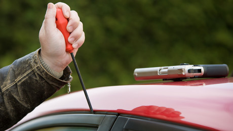 Häftling nutzt "Fachkenntnisse" zur Rettung eines Mädchens aus abgeschlossenem Auto