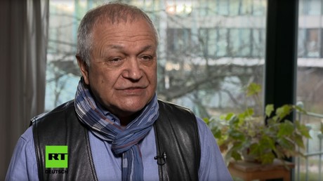 "USA missbrauchen Monopolmacht des Dollars" - Professor Massarrat im Gespräch (Video)