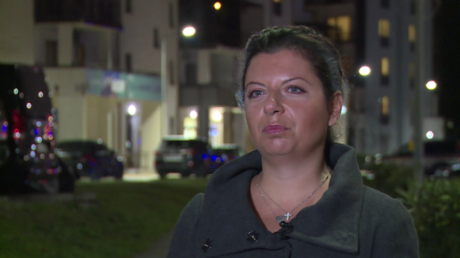 RT-Chefin zu Maffick-Media-Skandal: "Rechte Hand der NATO, CNN, zwang Facebook zur Löschung"