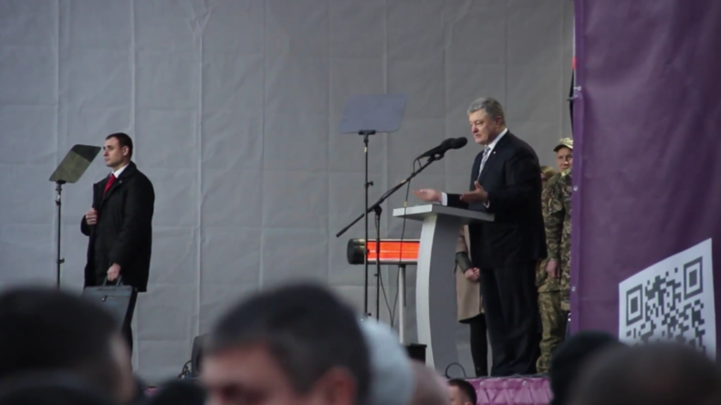 Ukraine: Nationalisten stürmen nach Poroschenkos Wahlkampfrede die Bühne