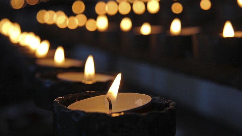 Duisburg: Pfarrer bricht nach Abschiedspredigt zusammen und stirbt 