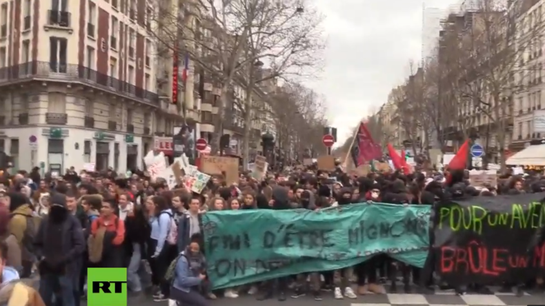 LIVE: #FridaysForFuture – Tausende Schüler protestieren in Paris für Klimaschutz