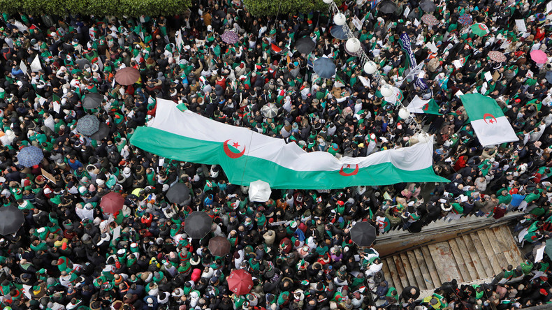 Algerisches Militär fordert Absetzung von Präsident Bouteflika 
