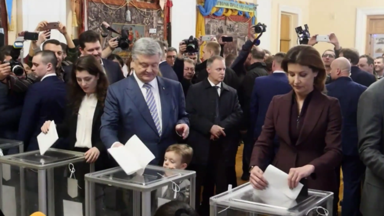 Poroschenko bei Stimmabgabe: Beginn des Weges der Ukraine in EU und NATO