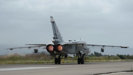 Russische Kampfjets zerstören Munitionslager von Terroristen im syrischen Idlib