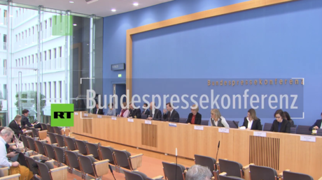 Bundespressekonferenz zum NATO-Krieg gegen Jugoslawien: Offenbarungseid der Regierungssprecher