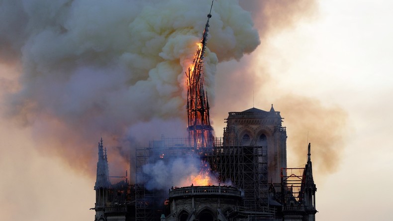 Live-Updates aus Paris: Verheerender Brand der Kathedrale Notre-Dame – Struktur offenbar gerettet
