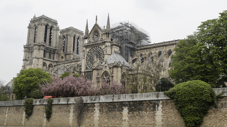 LIVE: Weltberühmte Pariser Kathedrale Notre-Dame am Tag nach dem verheerenden Brand