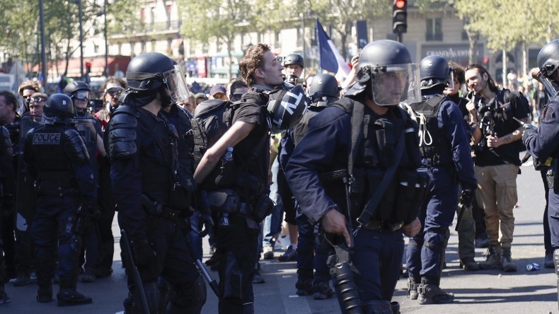 Polizei in der Kritik: Französische Medien solidarisieren sich mit festgenommenem Journalisten