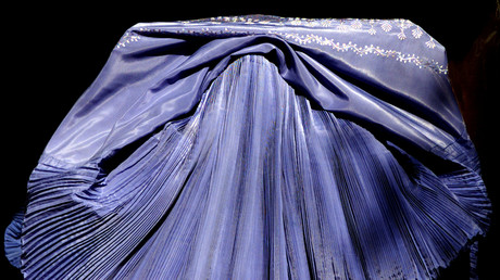 Schritt zum Wandel? Taliban schicken Frauen zu Friedensverhandlungen nach Katar