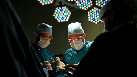Moskau: Weltweit erste erfolgreiche Lungen- und Lebertransplantation an Kind durchgeführt